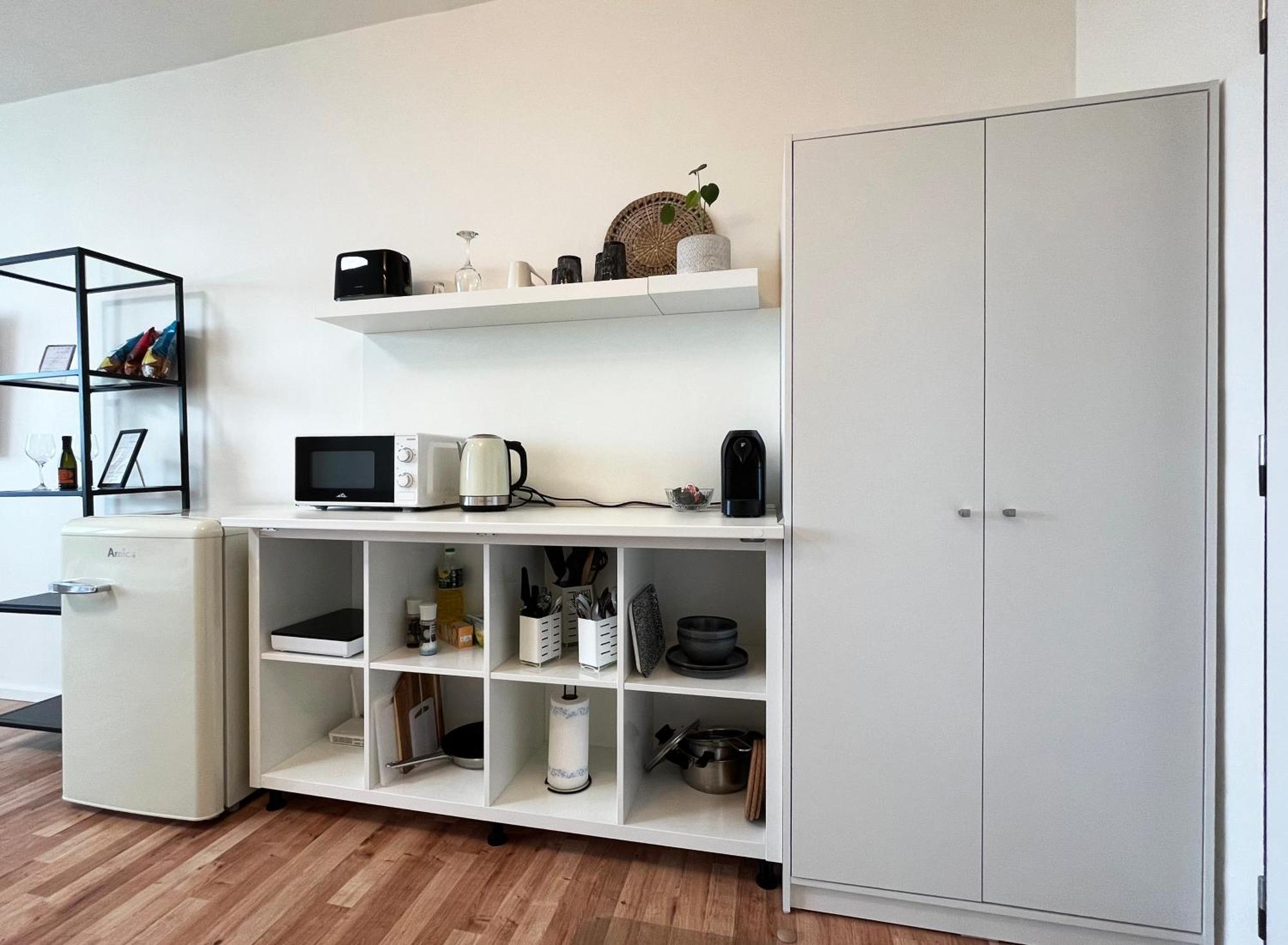 Air-Conditioned Studio, Close To City Centre & Tram Stop Братислава Екстериор снимка