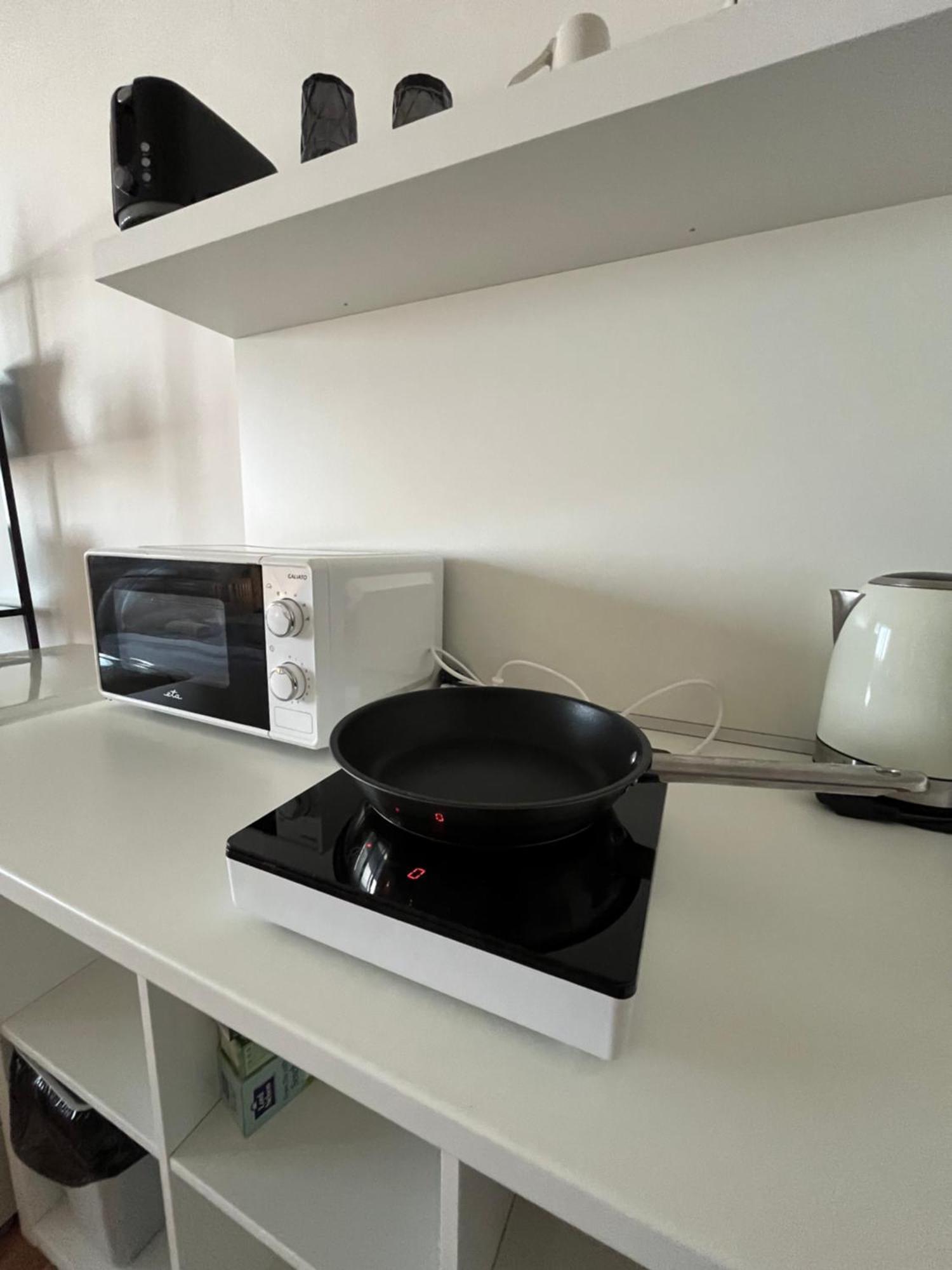 Air-Conditioned Studio, Close To City Centre & Tram Stop Братислава Екстериор снимка