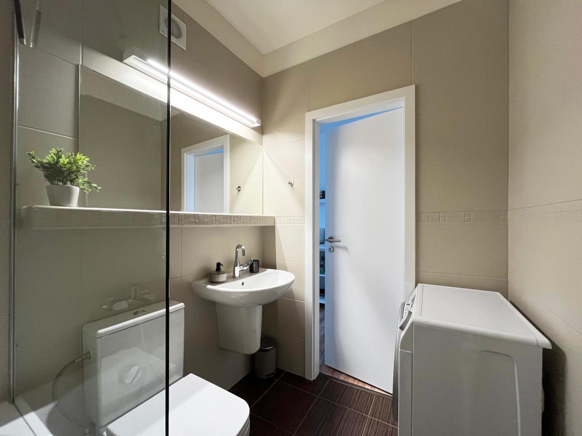 Air-Conditioned Studio, Close To City Centre & Tram Stop Братислава Екстериор снимка